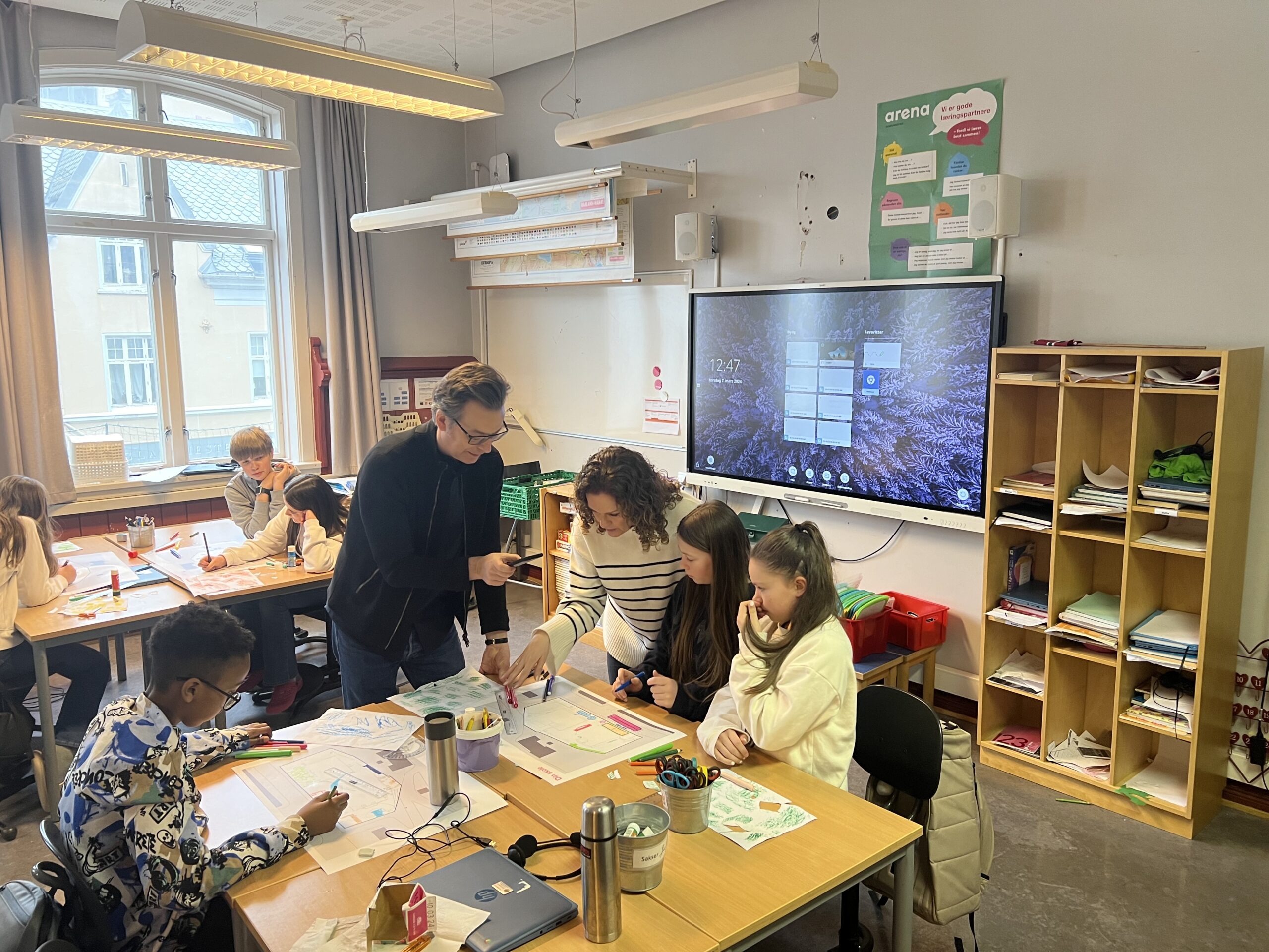 Michael Riebel from Hawkins\Brown and a teacher from Christi Krybbe talk with students about their drawings of a 'dream school'.